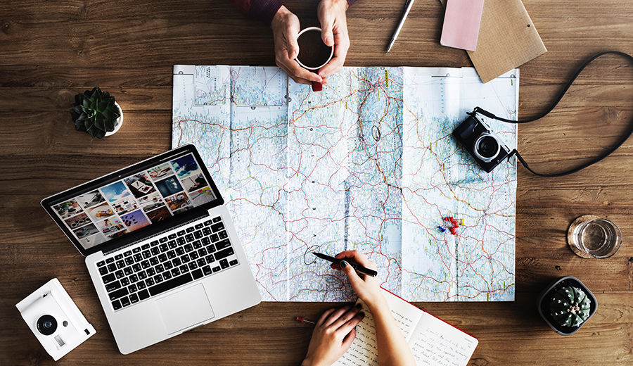 Mengumpulkan uang untuk traveling