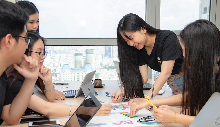 TIngkatkan skill berpikir kritis.